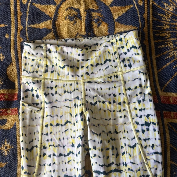 Gap Fit Compression Capris Pants For Women Color Tie Dye White/Blue Size S - Picture 2 of 6